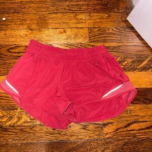 Lululemon Hotty Hot 2.5" Size 4 Marroon